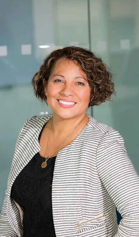 woman on focus photography